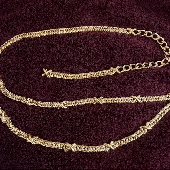 🚫SOLD🚫 Vintage St. John Gold Tone Belt. Very Heavy With No Signs Of Wear! - Picture 1 of 6